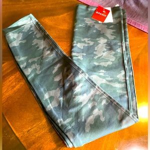 Spanx leggings camo size large NWT Style FL3515